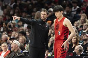 老鹰vs灰熊直播哪里看_JRS极速信号_中文解说原声