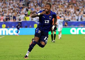 深圳新鹏城vs青岛西海岸直播_黑白雨燕网络直播_更衣室独家爆料